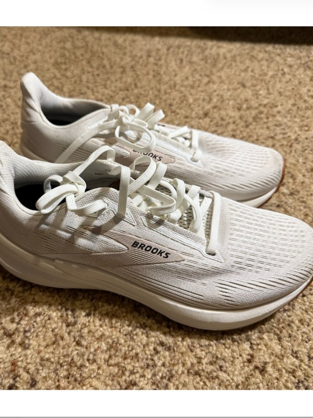 Brooks Revel 8 White/Chateau